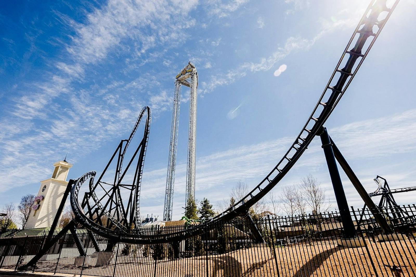 Parque Warnerのジェットコースターを低角度から見た景色